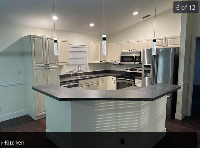 2205 NE 8th PL, Cape Coral, FL 33909