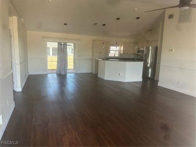 2205 NE 8th PL, Cape Coral, FL 33909