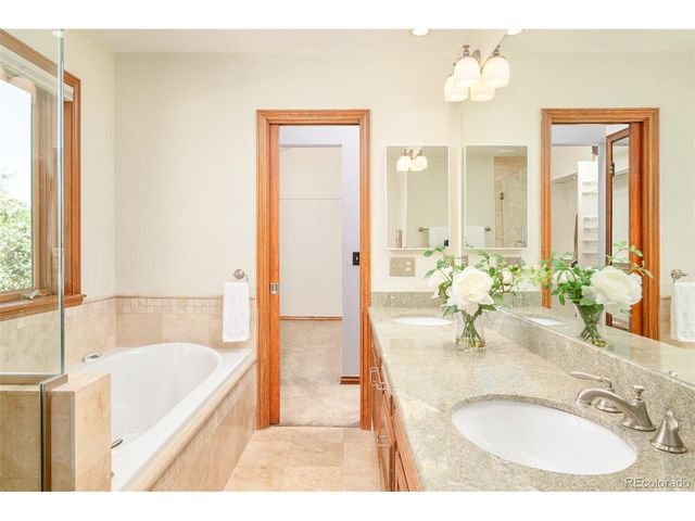 1950 S Lansing Ct, Aurora, CO 80014