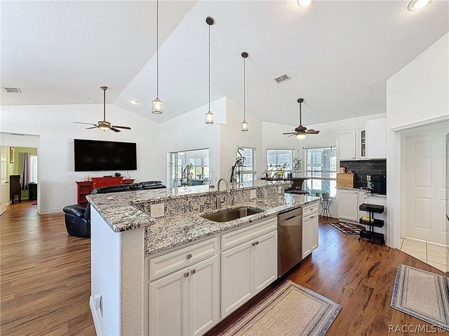 9131 N Alpinia Drive, Citrus Springs, FL 34434