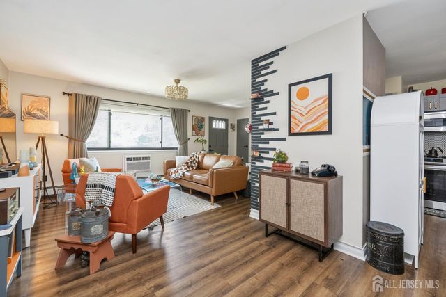 818 Cricket Lane, Woodbridge Proper, NJ 07095