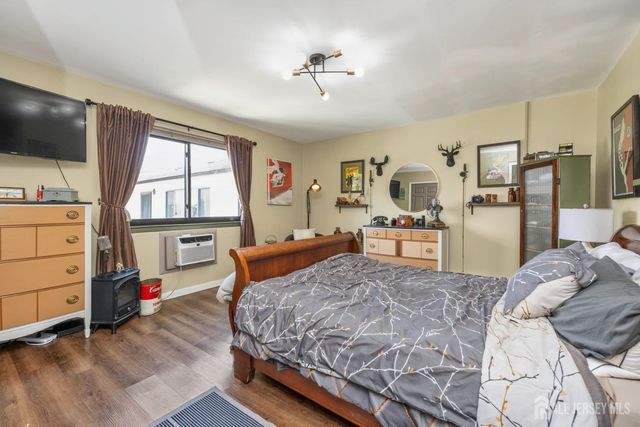 818 Cricket Lane, Woodbridge Proper, NJ 07095