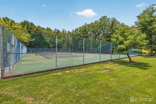 818 Cricket Lane, Woodbridge Proper, NJ 07095