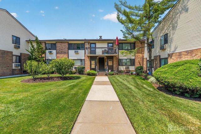 818 Cricket Lane, Woodbridge Proper, NJ 07095
