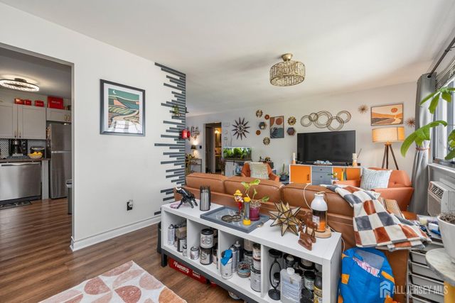 818 Cricket Lane, Woodbridge Proper, NJ 07095