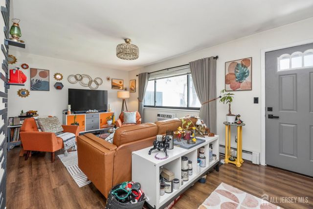 818 Cricket Lane, Woodbridge Proper, NJ 07095