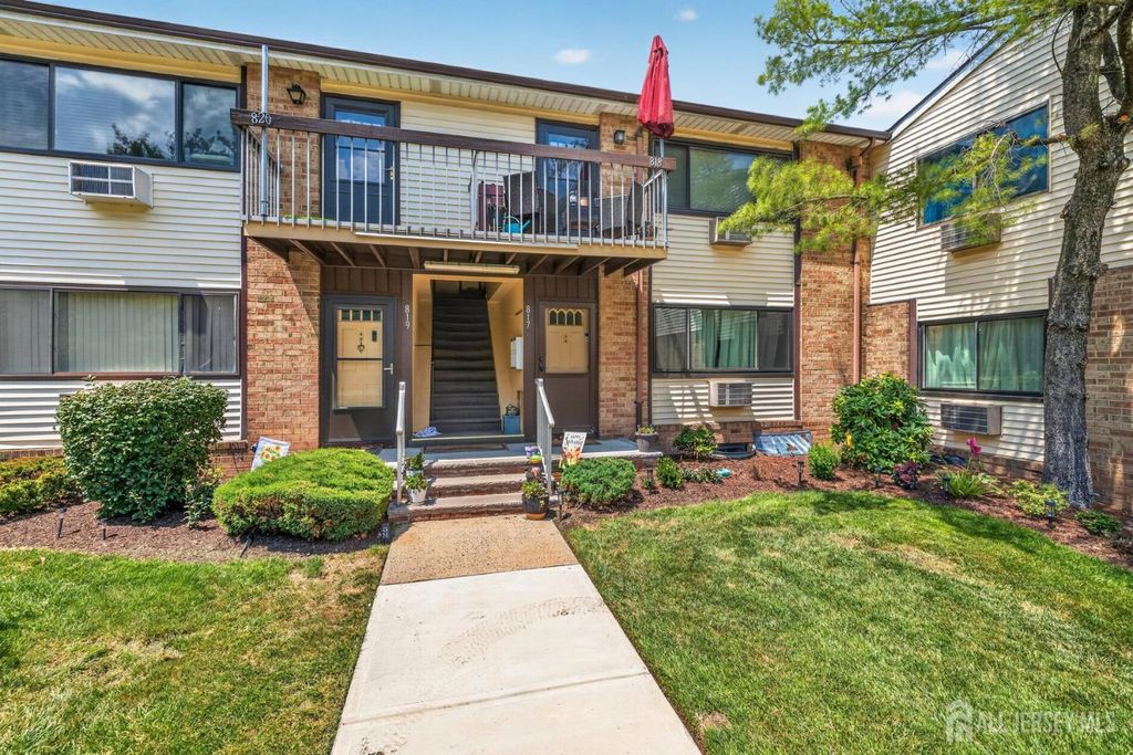 818 Cricket Lane, Woodbridge Proper, NJ 07095