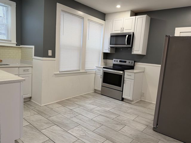 6 Proctor St 1, Salem, MA 01970