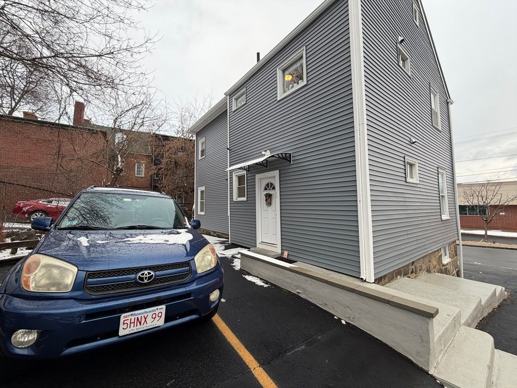 6 Proctor St 1, Salem, MA 01970