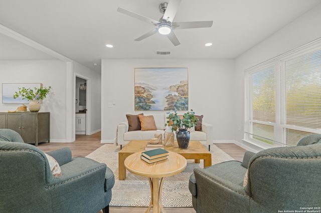 10223 Flatland, Converse, TX 78109