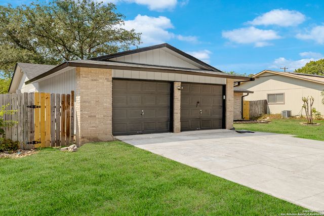 10223 Flatland, Converse, TX 78109