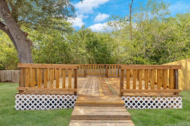 10223 Flatland, Converse, TX 78109