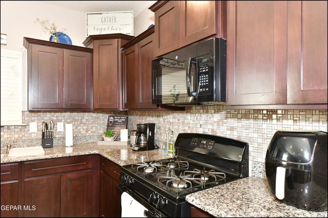 505 GINGER FRANCIS Lane, El Paso, TX 79938