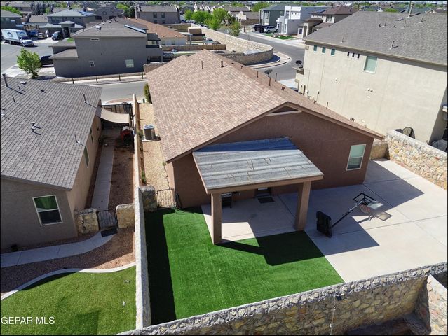 505 GINGER FRANCIS Lane, El Paso, TX 79938