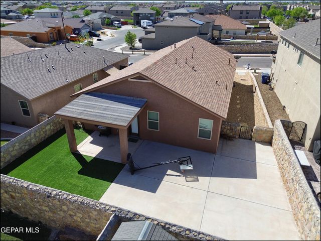 505 GINGER FRANCIS Lane, El Paso, TX 79938