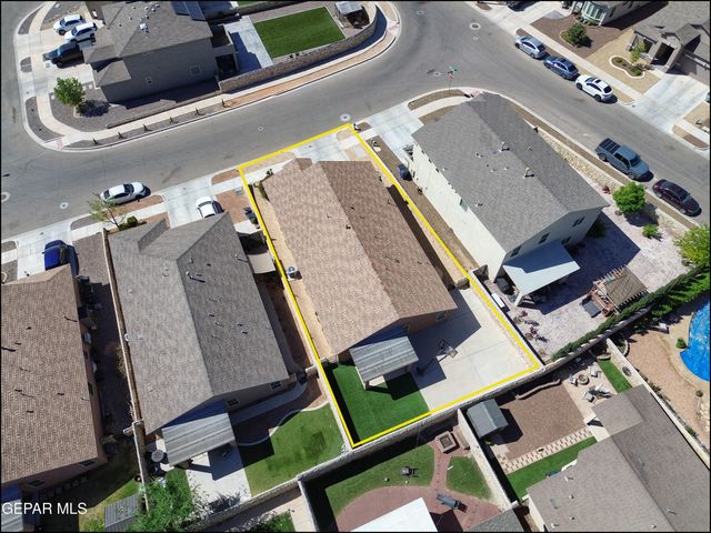 505 GINGER FRANCIS Lane, El Paso, TX 79938
