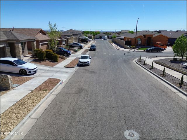 505 GINGER FRANCIS Lane, El Paso, TX 79938