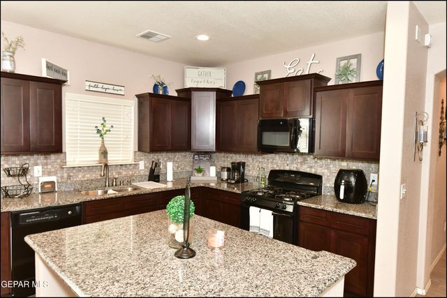 505 GINGER FRANCIS Lane, El Paso, TX 79938