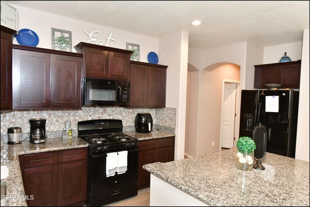 505 GINGER FRANCIS Lane, El Paso, TX 79938