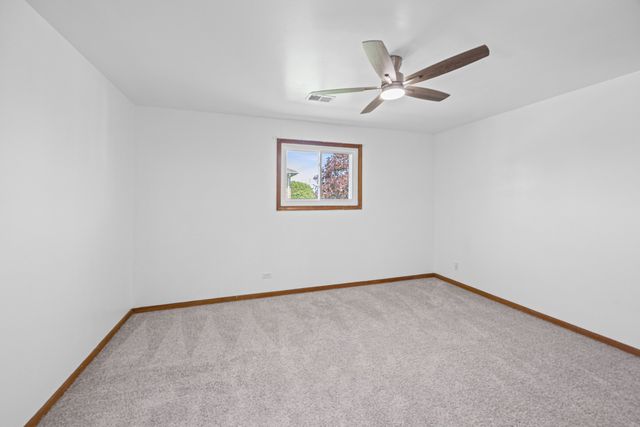 725 N 8th Avenue, Addison, IL 60101