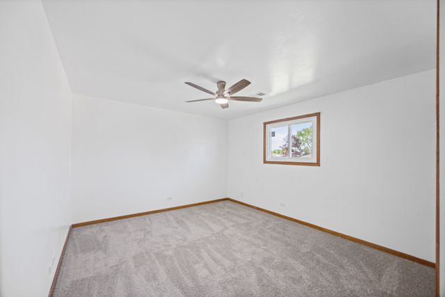 725 N 8th Avenue, Addison, IL 60101