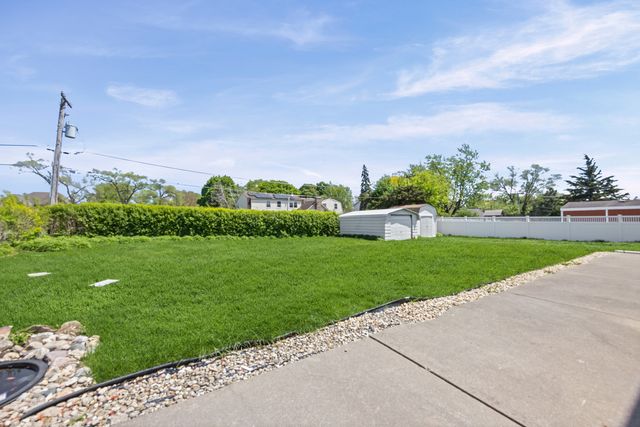 725 N 8th Avenue, Addison, IL 60101