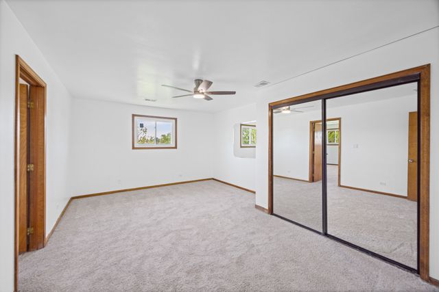725 N 8th Avenue, Addison, IL 60101