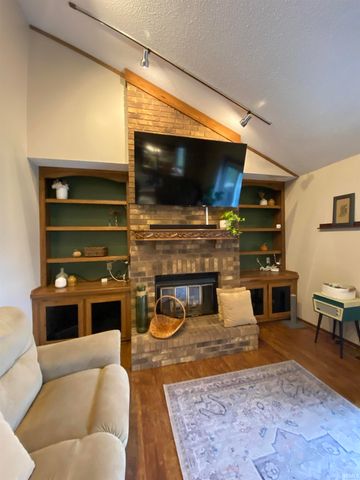 4006 Finchley Court, Fort Wayne, IN 46815