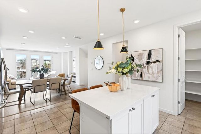 817 Galt Terrace 4, Sunnyvale, CA 94085