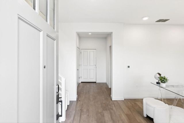 817 Galt Terrace 4, Sunnyvale, CA 94085