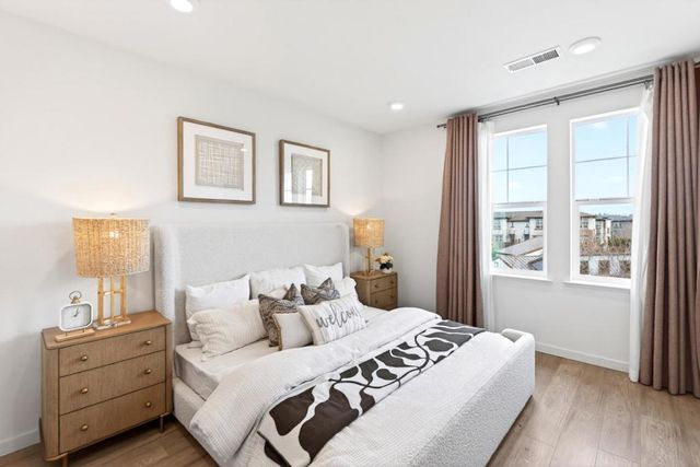 817 Galt Terrace 4, Sunnyvale, CA 94085