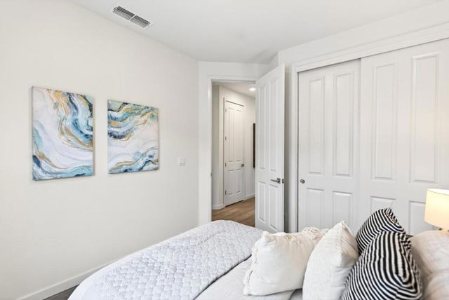 817 Galt Terrace 4, Sunnyvale, CA 94085