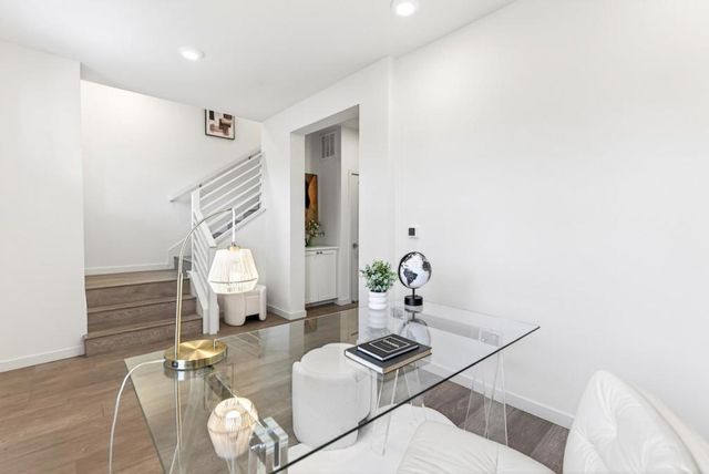 817 Galt Terrace 4, Sunnyvale, CA 94085