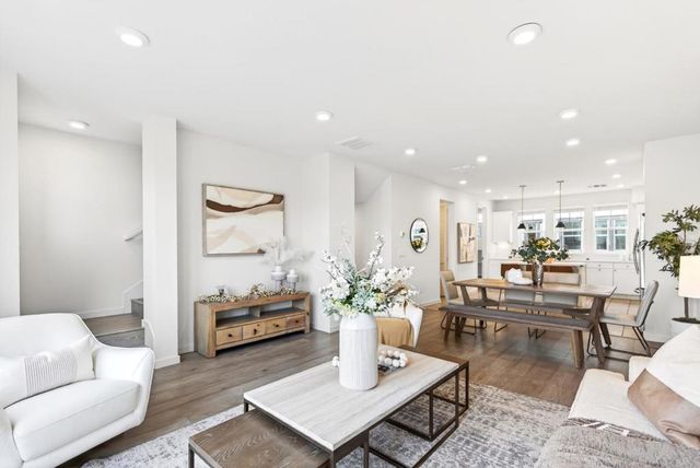 817 Galt Terrace 4, Sunnyvale, CA 94085