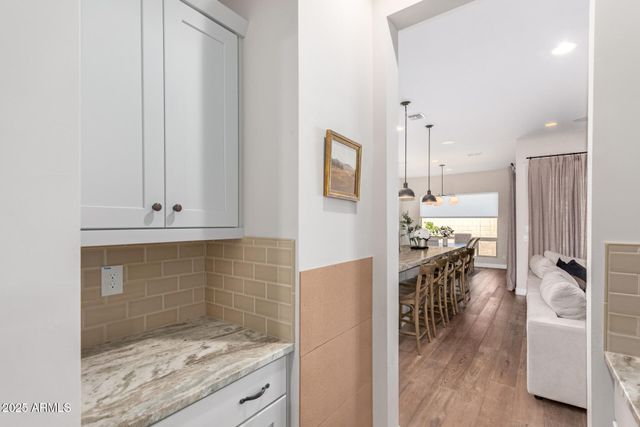 2830 E CREST Lane, Phoenix, AZ 85050