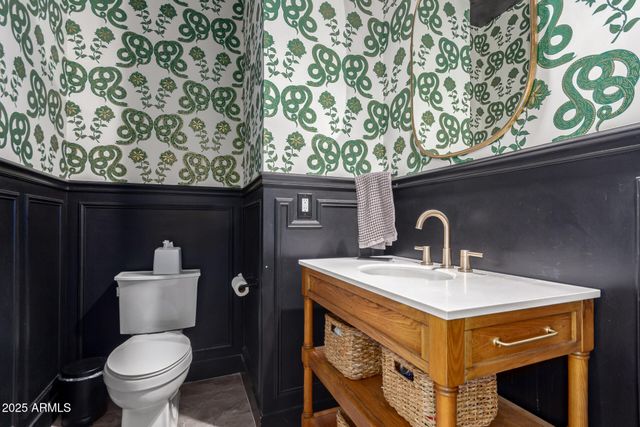 2830 E CREST Lane, Phoenix, AZ 85050