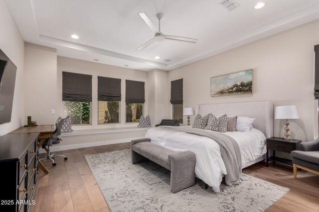 2830 E CREST Lane, Phoenix, AZ 85050