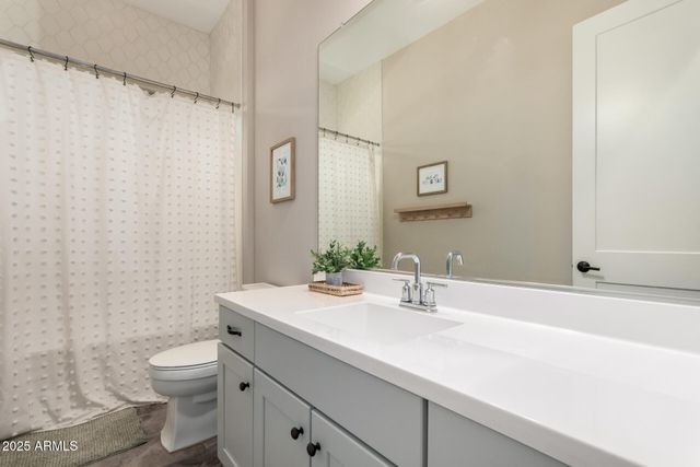 2830 E CREST Lane, Phoenix, AZ 85050