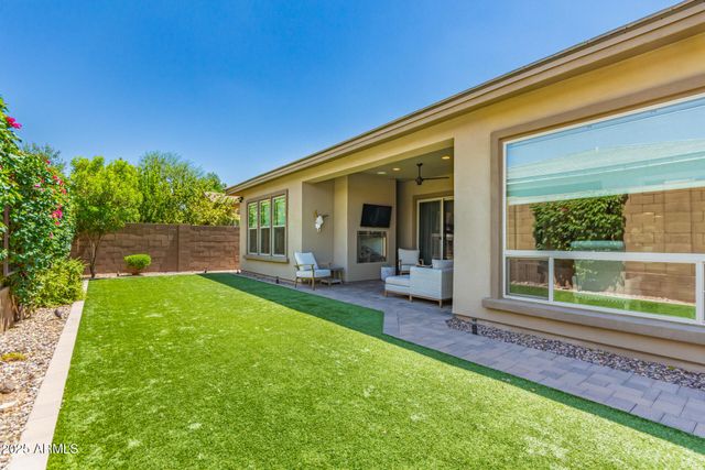 2830 E CREST Lane, Phoenix, AZ 85050