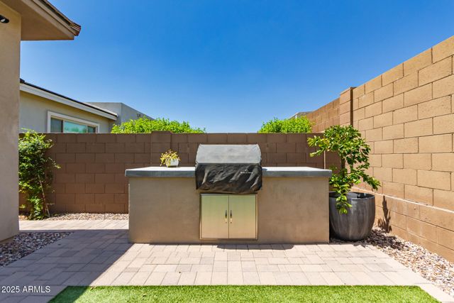 2830 E CREST Lane, Phoenix, AZ 85050