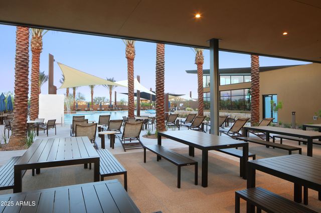 2830 E CREST Lane, Phoenix, AZ 85050