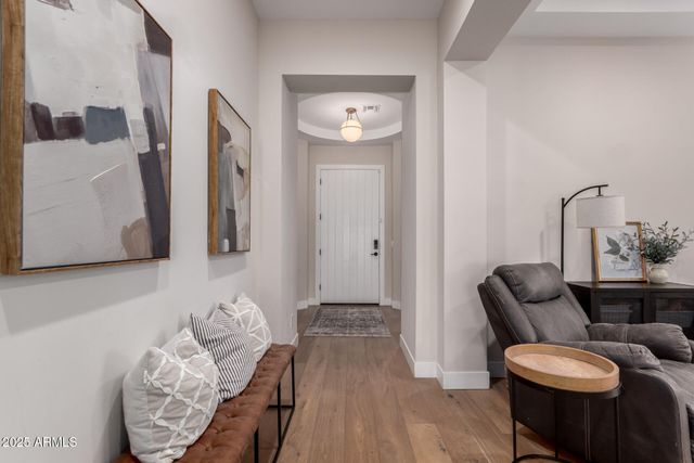 2830 E CREST Lane, Phoenix, AZ 85050