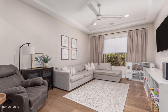 2830 E CREST Lane, Phoenix, AZ 85050