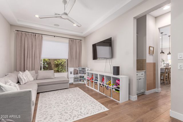 2830 E CREST Lane, Phoenix, AZ 85050