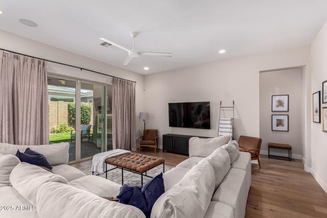 2830 E CREST Lane, Phoenix, AZ 85050