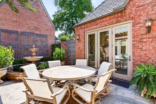 4902 Westbriar Drive, Fort Worth, TX 76109