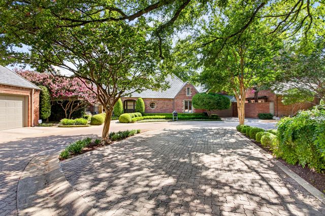 4902 Westbriar Drive, Fort Worth, TX 76109