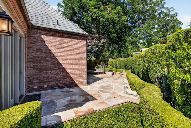 4902 Westbriar Drive, Fort Worth, TX 76109