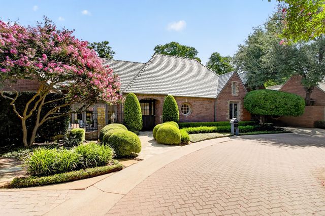 4902 Westbriar Drive, Fort Worth, TX 76109
