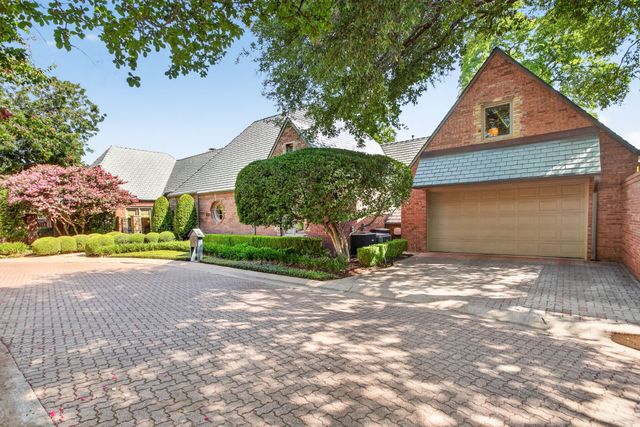 4902 Westbriar Drive, Fort Worth, TX 76109